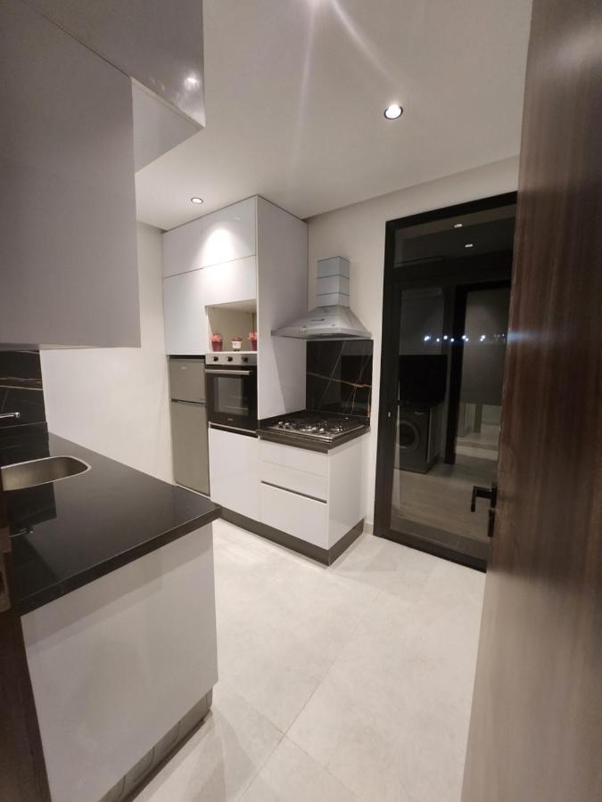 Modern Luxury Retreat: 2-Bedroom Apartment In The Heart Of Marrakech Marrákes Kültér fotó