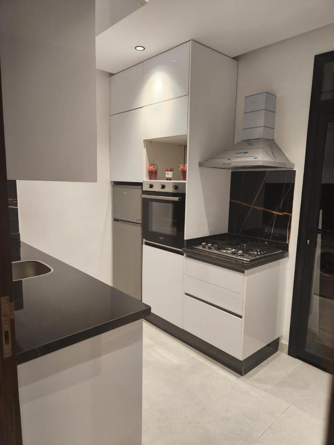 Modern Luxury Retreat: 2-Bedroom Apartment In The Heart Of Marrakech Marrákes Kültér fotó