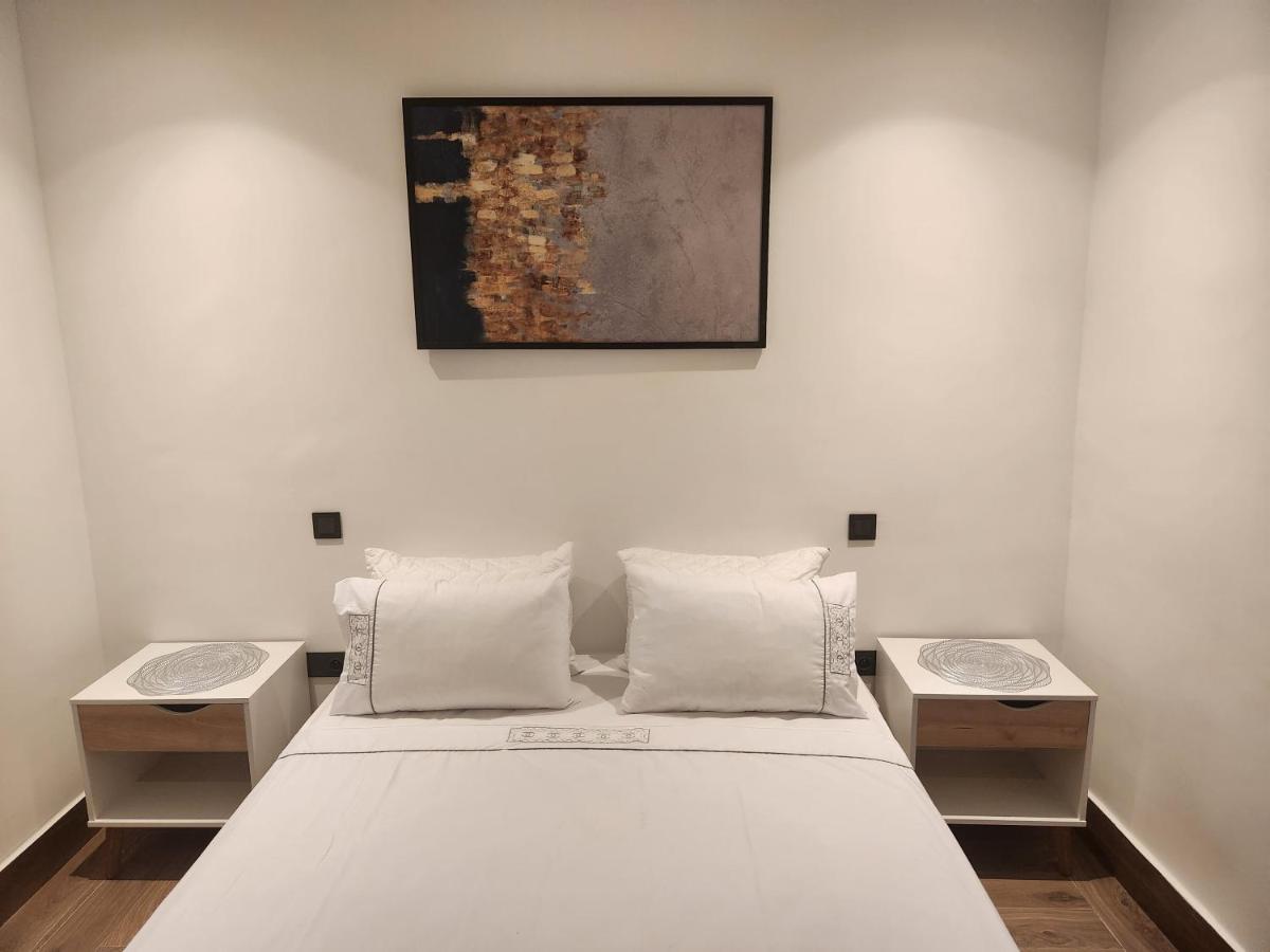 Modern Luxury Retreat: 2-Bedroom Apartment In The Heart Of Marrakech Marrákes Kültér fotó